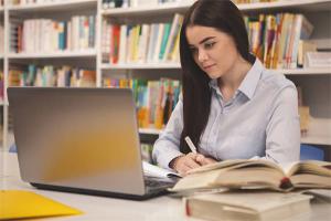 郑州哪里有中专学校_2025年郑州财税金融学校报名专业